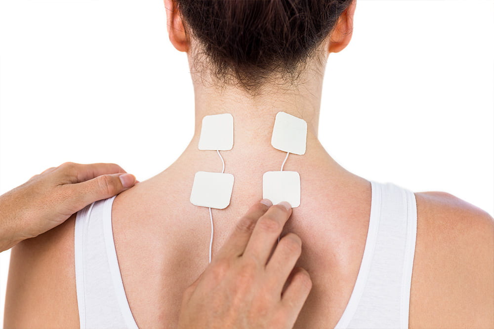 Colocación electrodos TENS para dolor de hombros  Electroestimulación TENS  para terapia del dolor 
